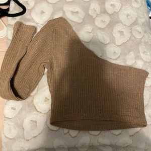 one shoulder crop top